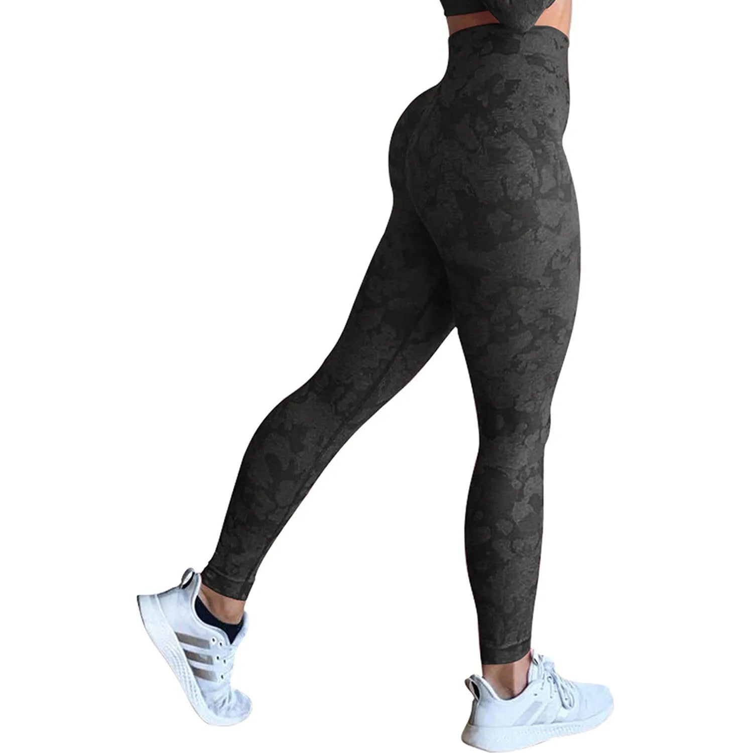 Women's push-up butt leggings in camouflage pattern for fitness workouts