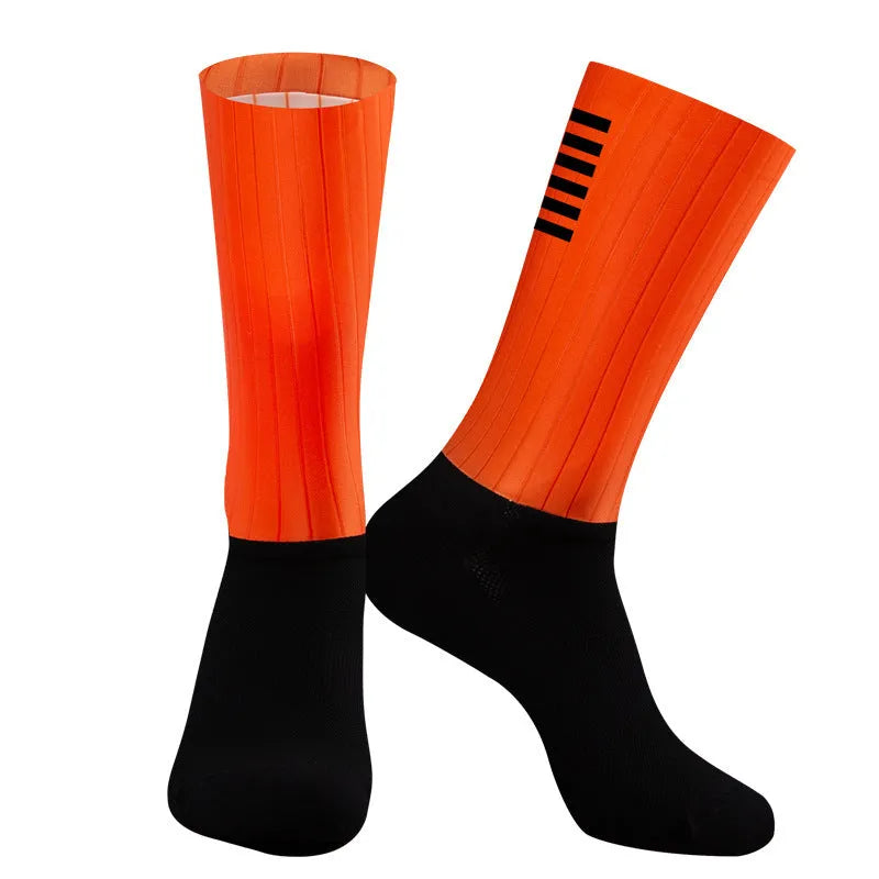 Breathable chemical fibre blend cycling socks in six colours for outdoor sports.