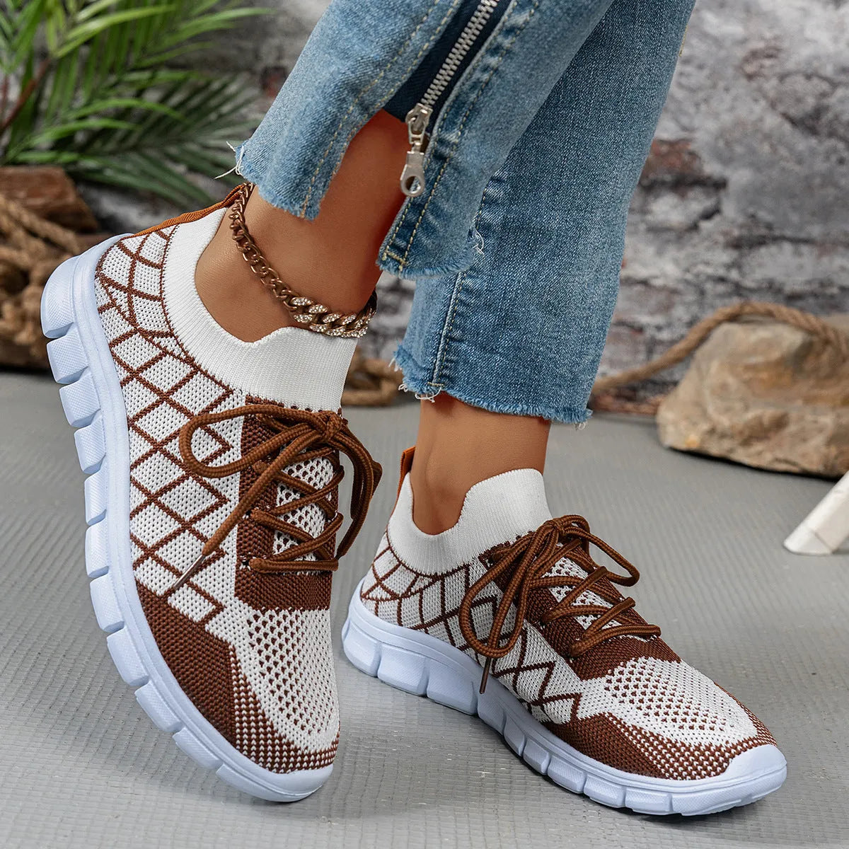 Colourblock plaid flyknit sneakers with mesh upper, lace-up closure, round toe, flat heel, women's casual walking shoes