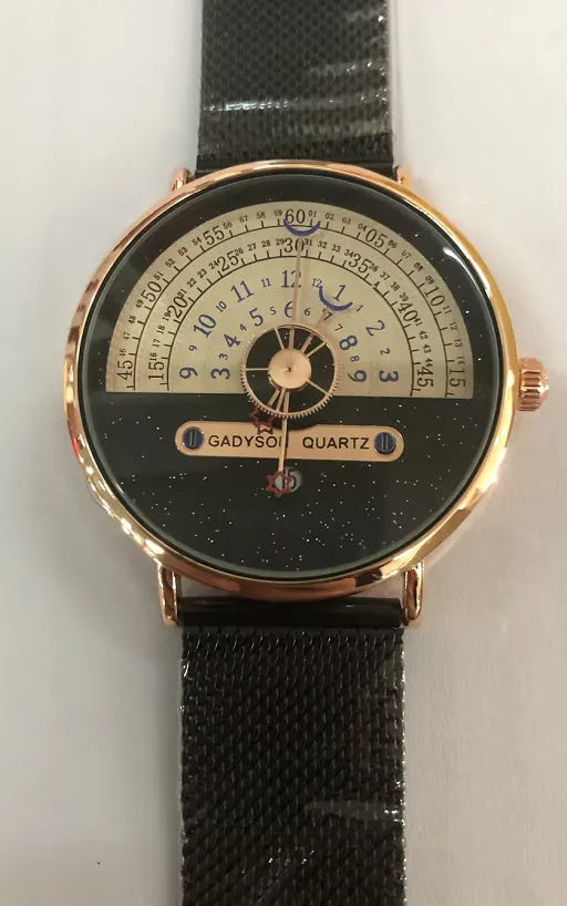 Men's creative sports wristwatch with 40mm alloy case, mineral glass, and onion crown detail
