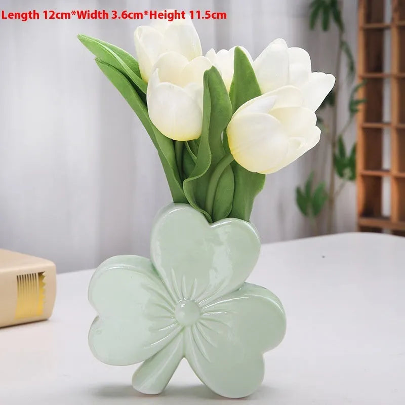 Clover shaped white porcelain ceramic vase in European style for desktop floral decoration