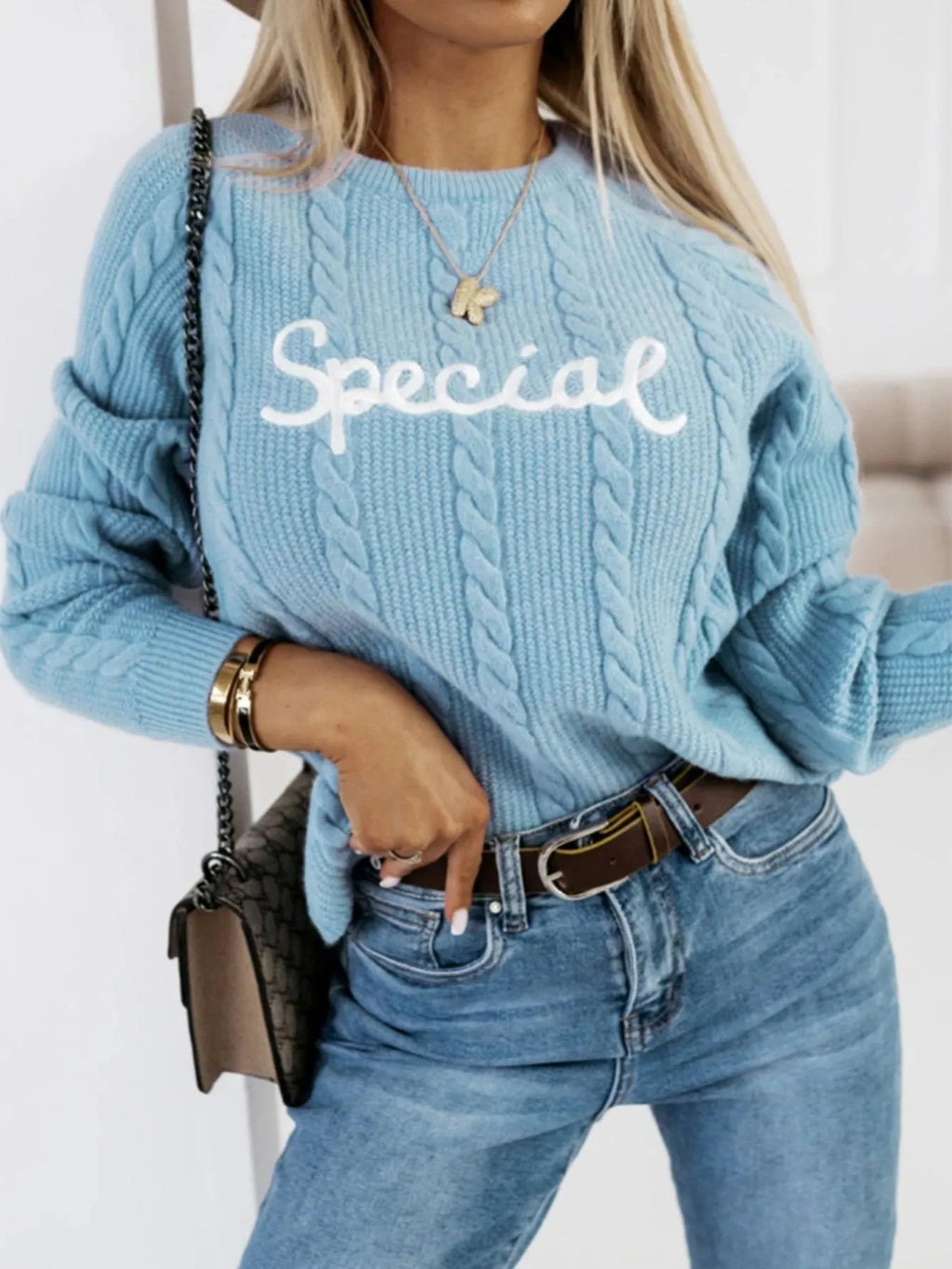 Blue leisure pullover with embroidered letters and numbers, crew neck street fashion knitwear
