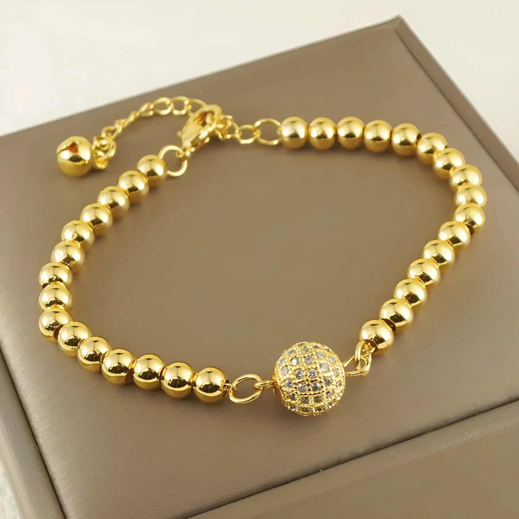 Arabic-style copper bracelet with a single zircon ball on a heart shape for women.