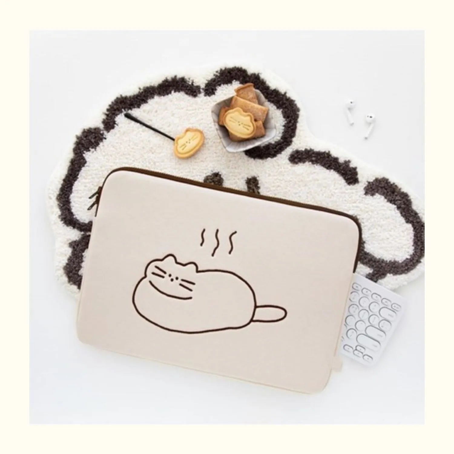 Embroidered laptop sleeve with animal pattern for 13.3 to 15.6 inch laptops