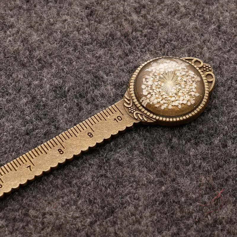 Handmade dried gypsophila flower bookmark ruler with lace flowers and four-leaf clover design