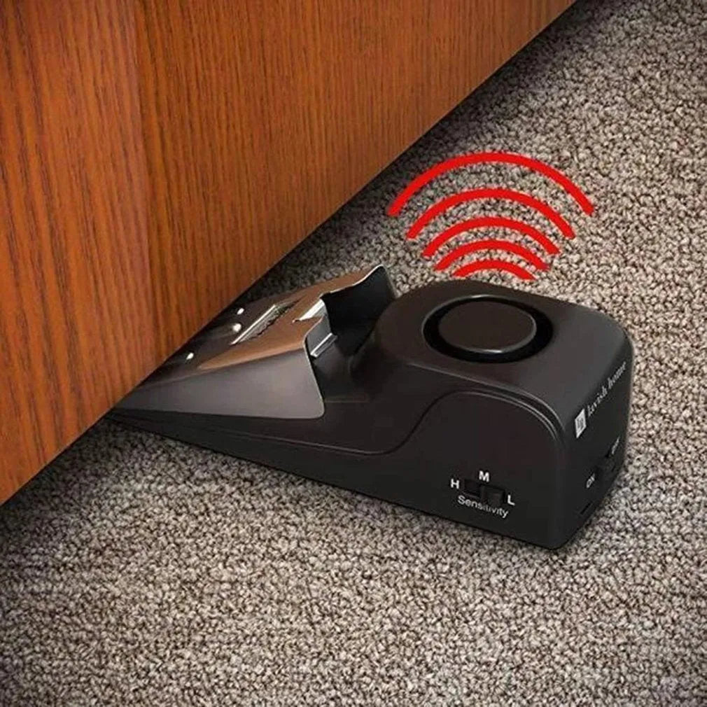 Black wedge door stop alarm with 120 dB siren, vibration sensor and stainless steel cover, for hinged doors