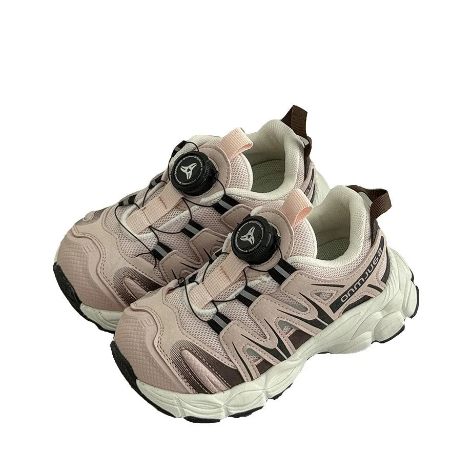 Girls casual shoes in beige with PU leather and mesh upper.