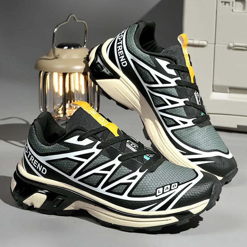 Low-top outdoor hiking shoes in artificial leather with mesh lining and rubber sole.