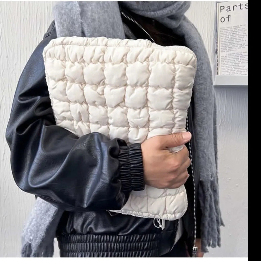 Black nylon laptop storage bag with cloud cotton padding for 15.6-inch computers