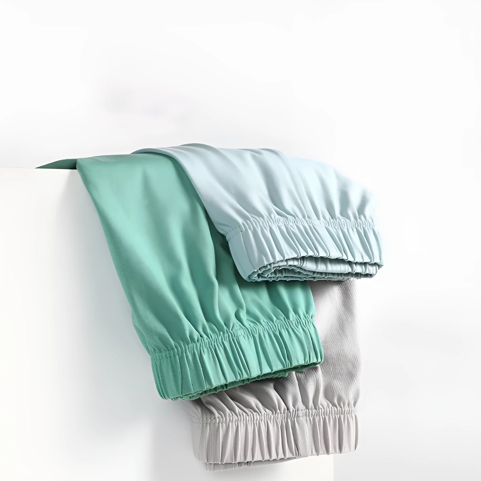 Men's loose-fitting cotton boxer shorts in solid colours with mid waist design for sports and loungewear