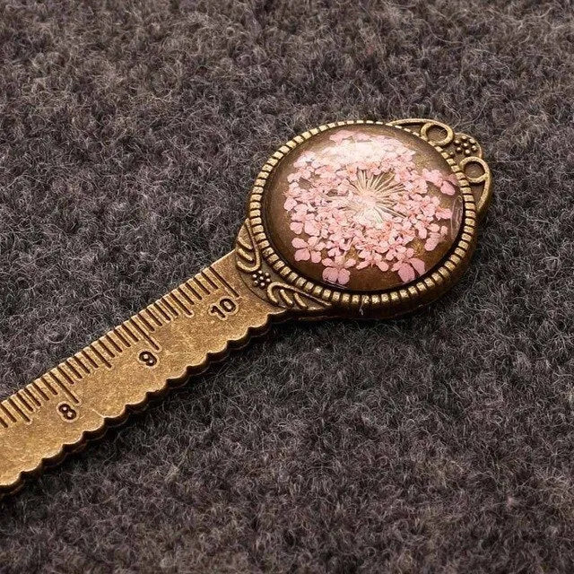 Handmade dried gypsophila flower bookmark ruler with lace flowers and four-leaf clover design