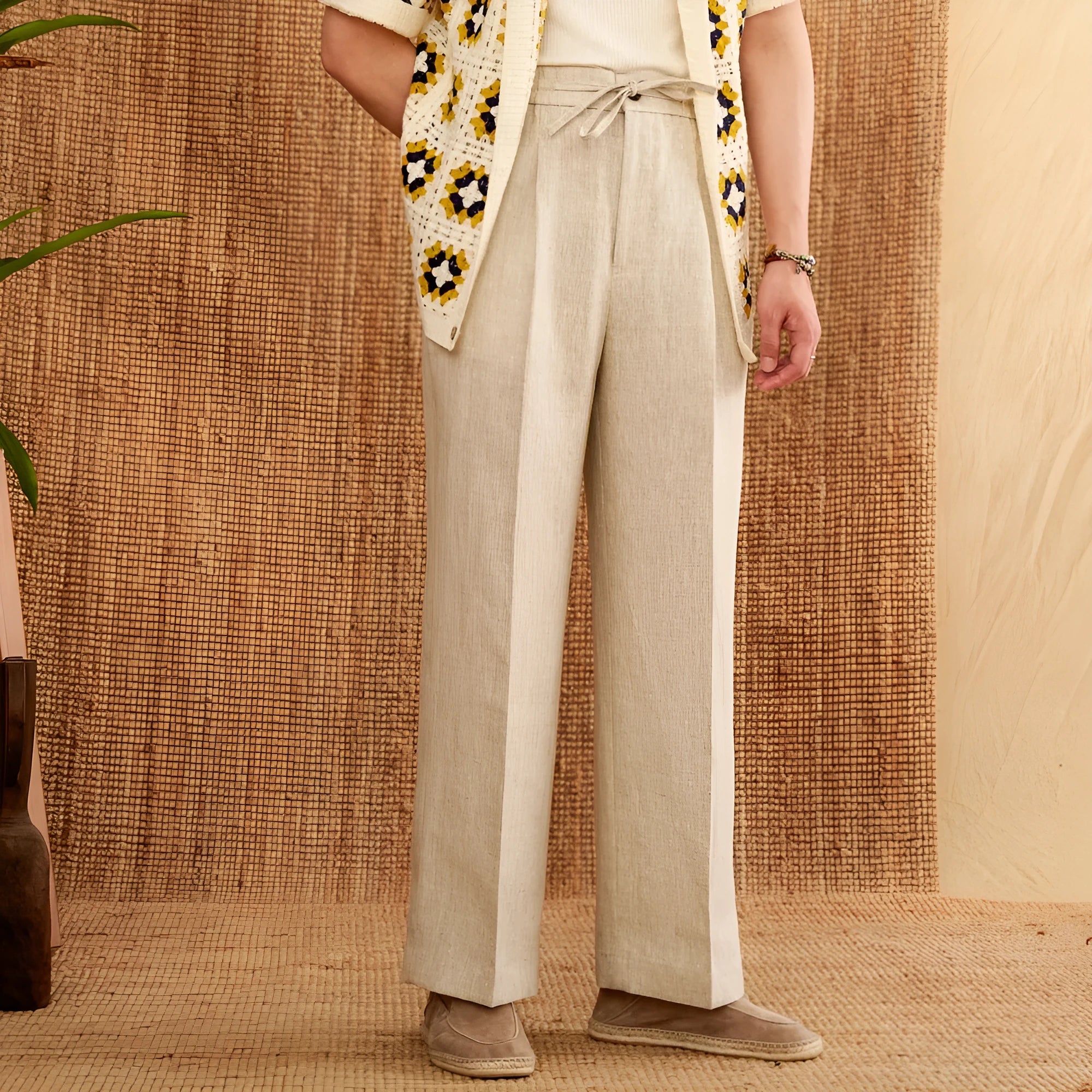 Women's high-waist linen trousers in greige colour with a straight-leg cut and elasticated waistband.