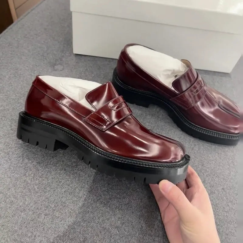 Split-toe slip-on loafers with black microfiber upper, pigskin lining, rubber sole, low 1-3cm chunky heel