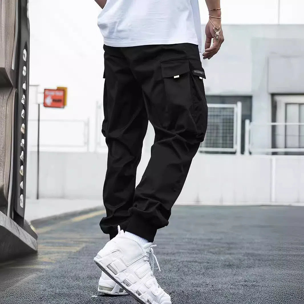 Men's multi-pocket cargo pants in polyester, loose fit, mid waist, drawstring, nine colours, sizes S to 3XL.