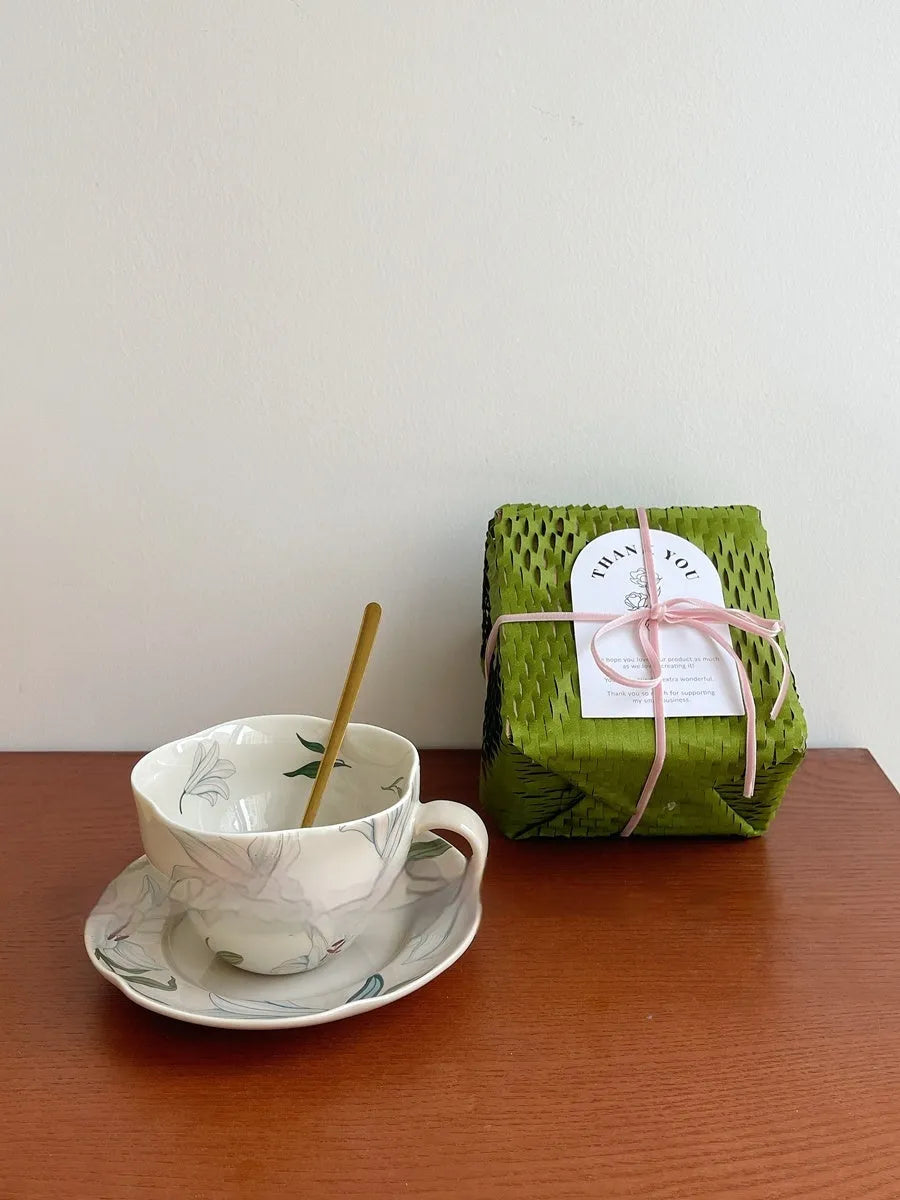 Chinese style Lily Wild Series ceramic cup set with plate, round bead or petal shape, pottery construction, straight drink lid