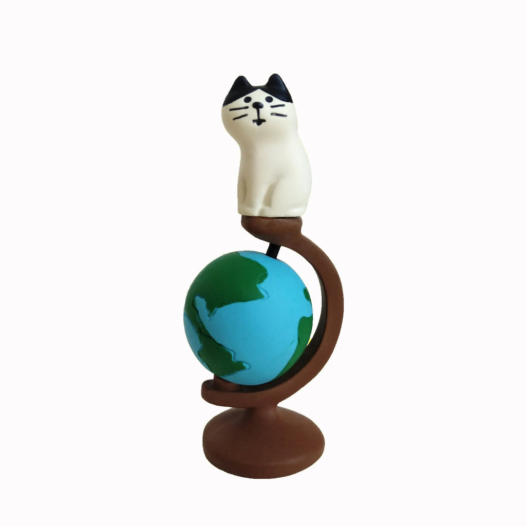 Cartoon-style Statue of Liberty cat resin figurine on display