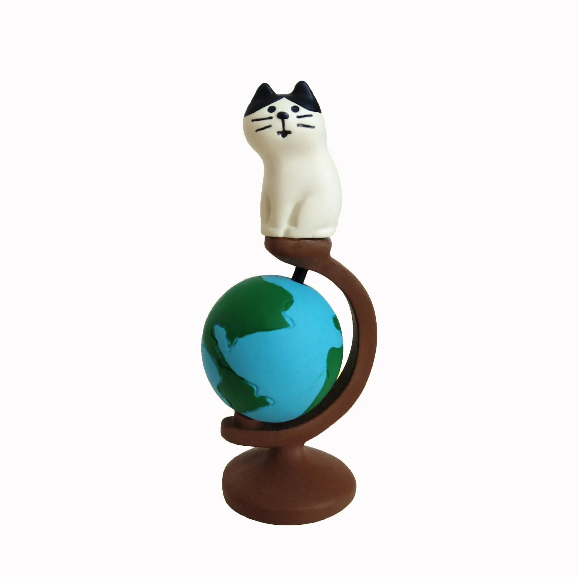Cartoon-style Statue of Liberty cat resin figurine on display
