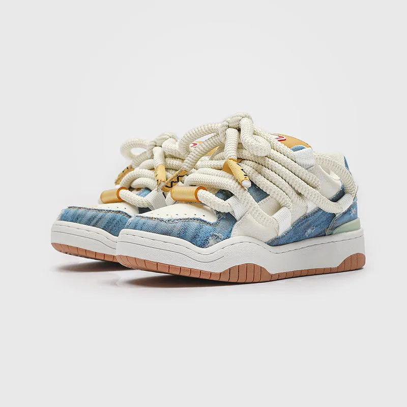 Casual lace-up shoes with thick rubber sole and round toe in four colour options