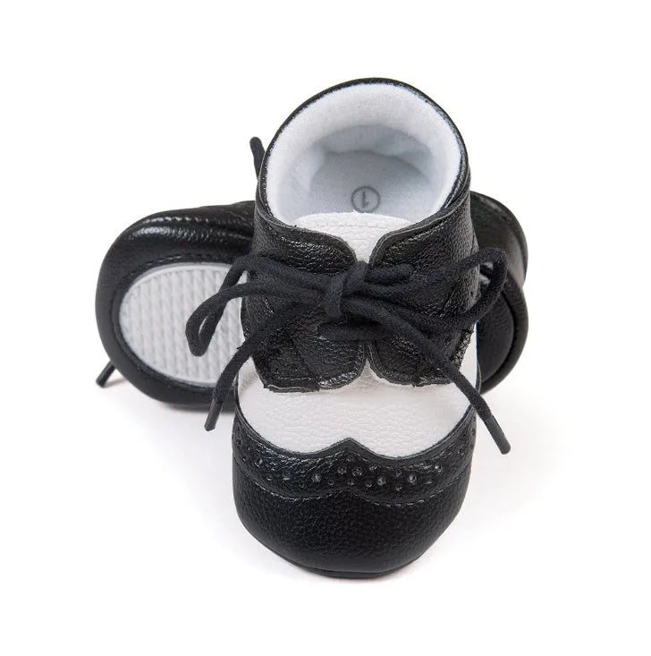Vintage style baby soft-soled walking shoes in synthetic leather available in four colours