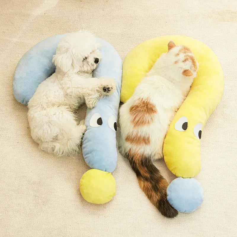 Blue or yellow pet sleeping cushion measuring 62 by 39 centimetres for cats and dogs