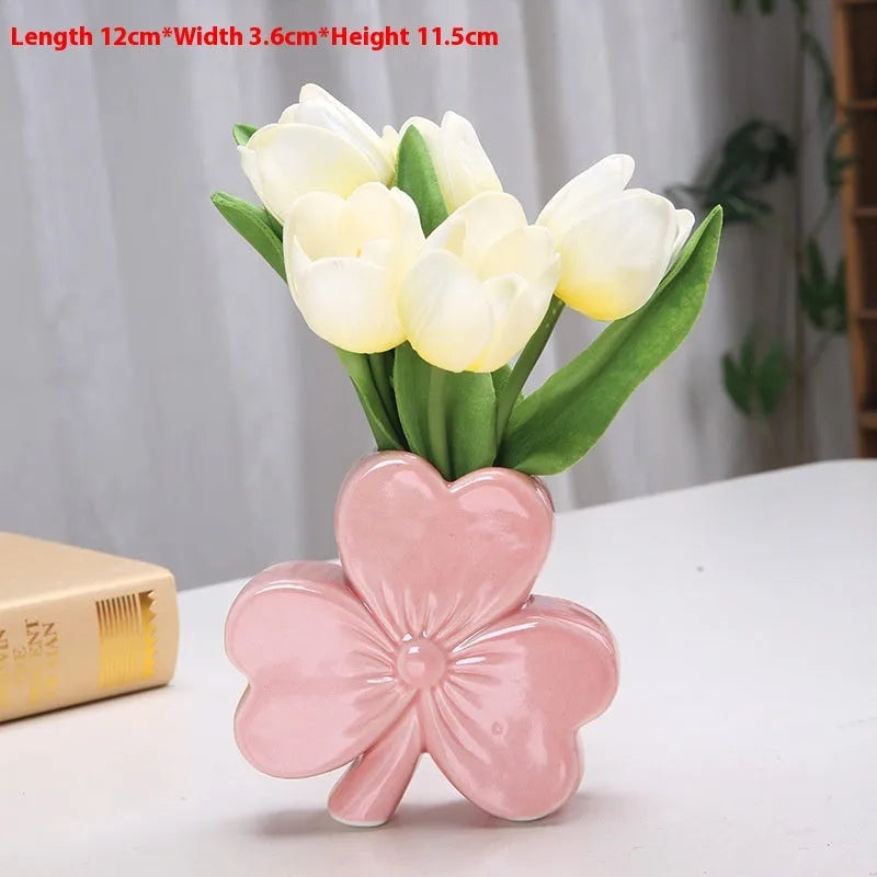 Clover shaped white porcelain ceramic vase in European style for desktop floral decoration