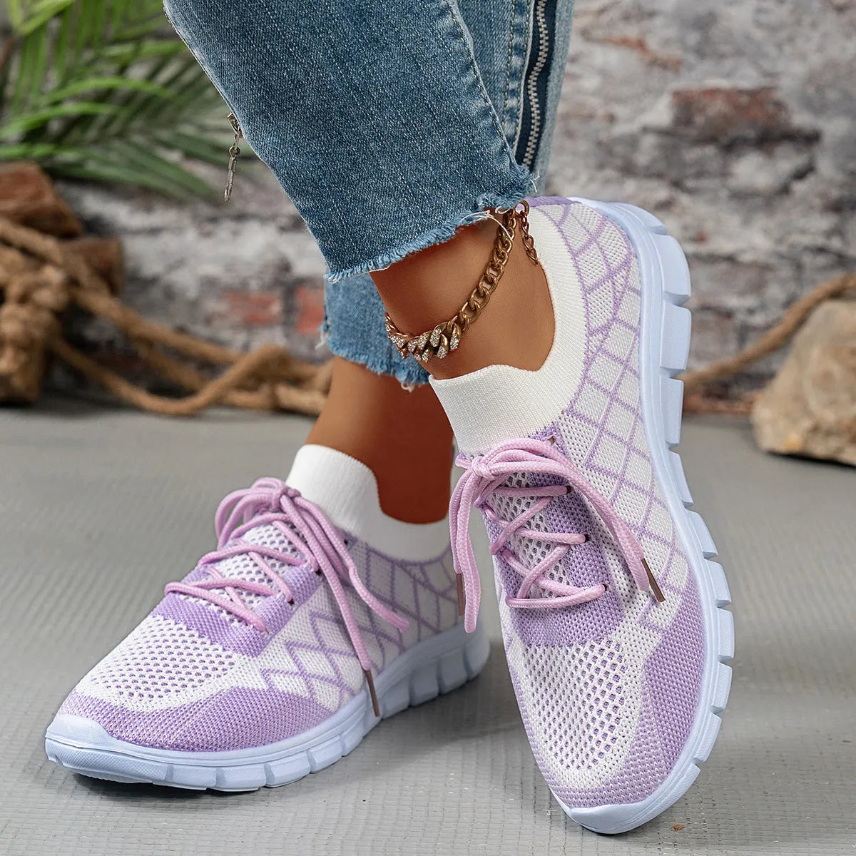 Colourblock plaid flyknit sneakers with mesh upper, lace-up closure, round toe, flat heel, women's casual walking shoes
