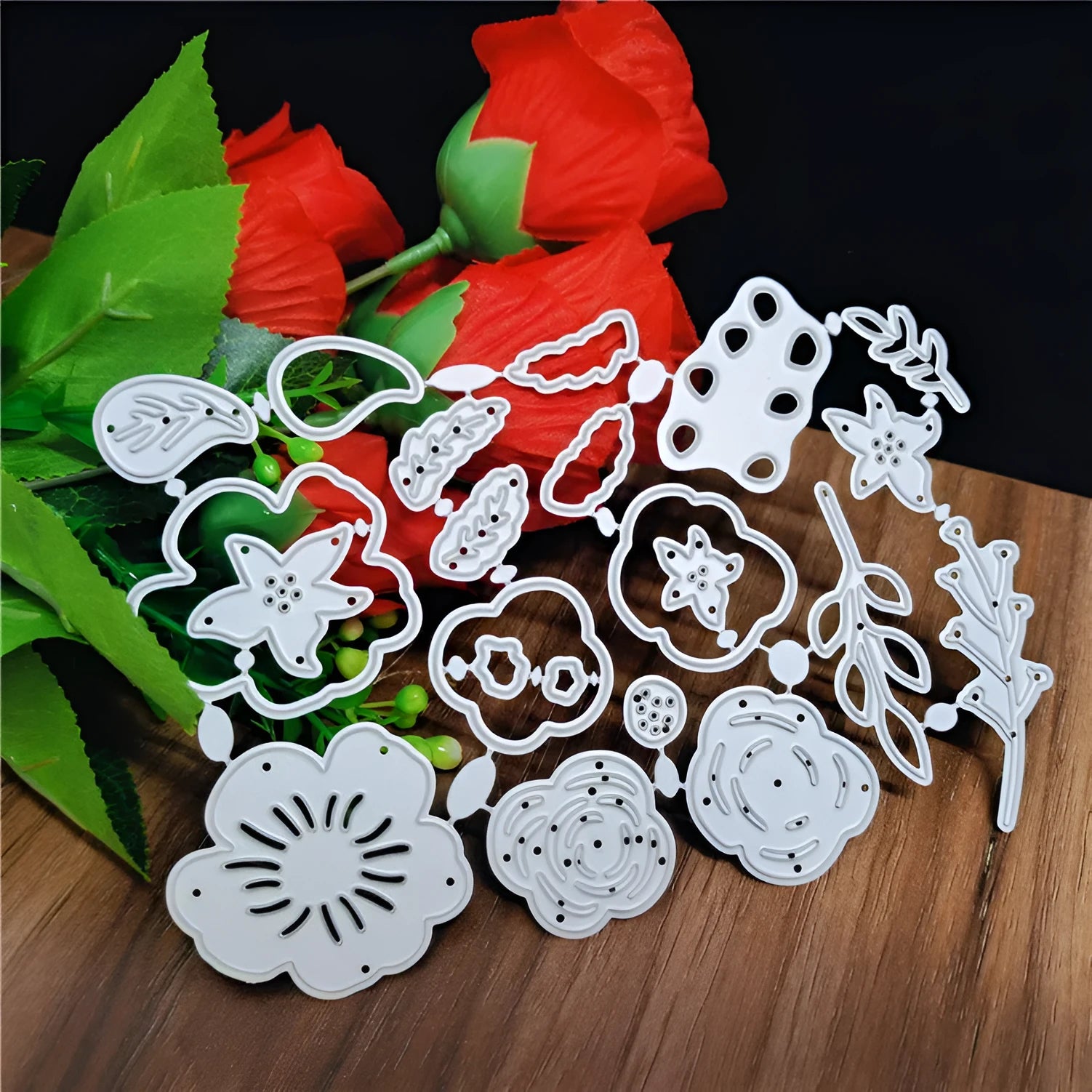 Silver carbon steel cutting die with plant design pattern measuring 14.3 by 9.9 cm