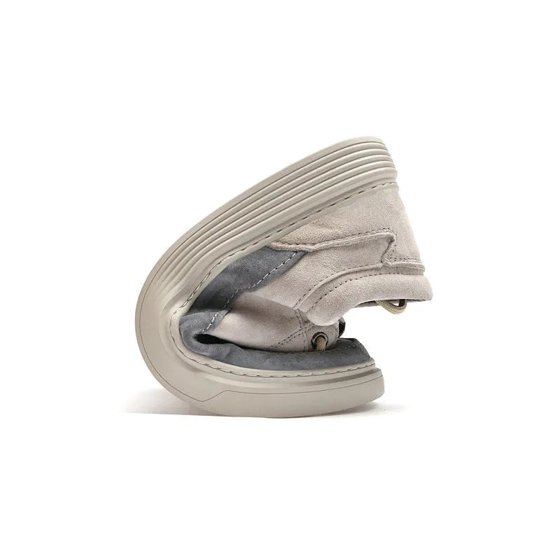 Men's grey casual skate shoes with pigskin upper and rubber sole lace-up design