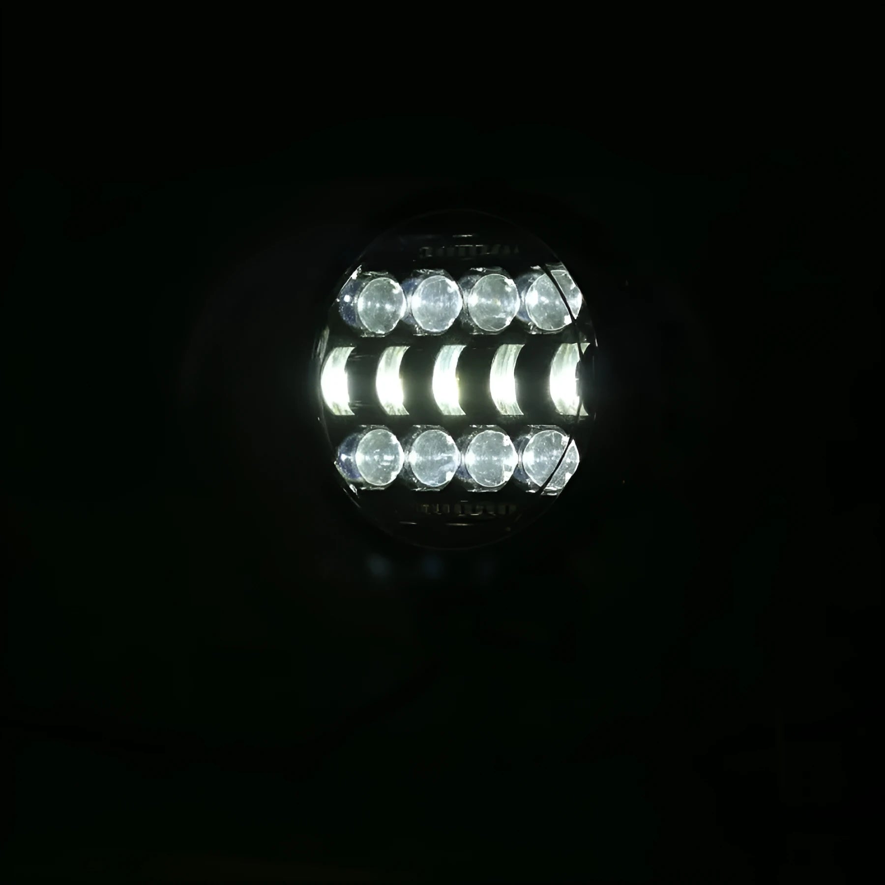 7-inch circular black LED headlight with spot beam, die-cast aluminium housing, IP67 waterproof rating for off-road vehicles