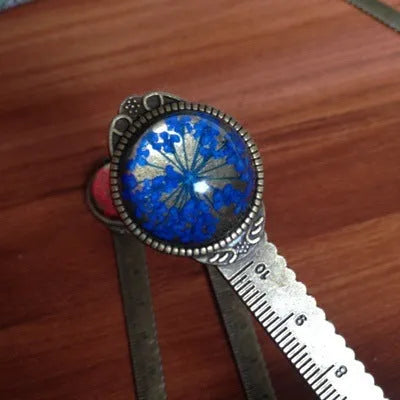 Handmade dried gypsophila flower bookmark ruler with lace flowers and four-leaf clover design