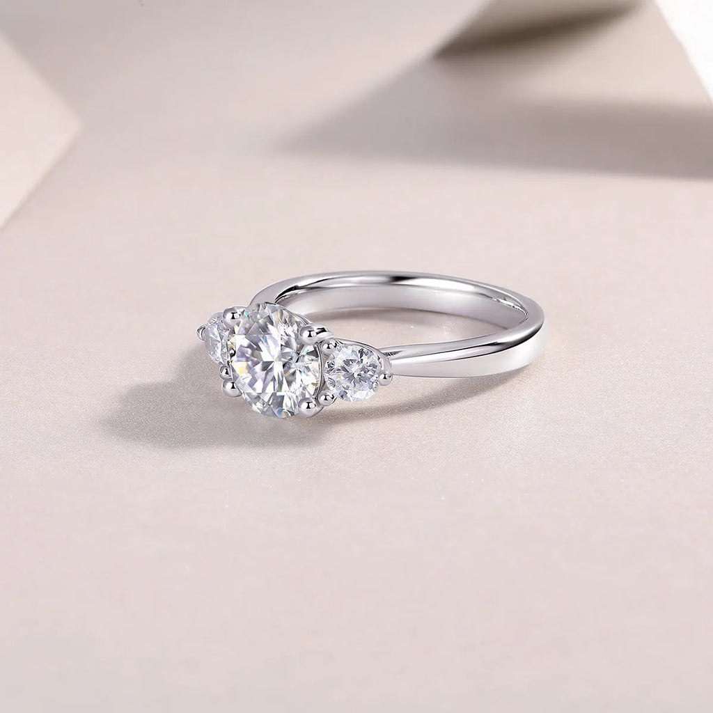 2 carat moissanite wedding ring set in S925 silver with gold plating, sizes 5 to 9, gift box and GRA certificate