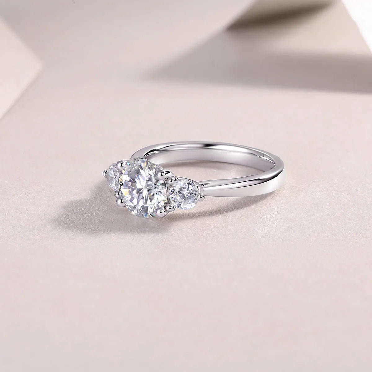 2 carat moissanite wedding ring set in S925 silver with gold plating, sizes 5 to 9, gift box and GRA certificate