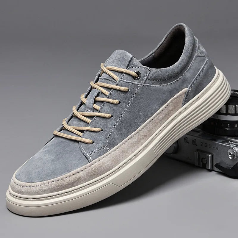 Men's grey casual skate shoes with pigskin upper and rubber sole lace-up design
