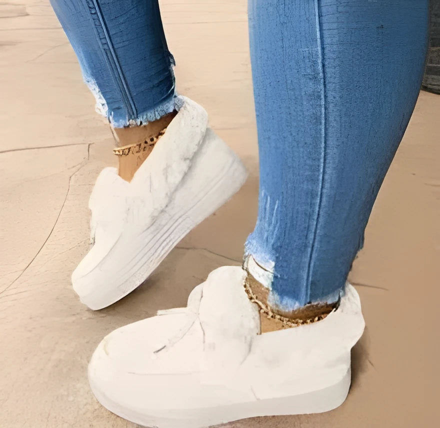 Cotton warm shoes with velvet lining in various colours, showing round toe and rubber sole