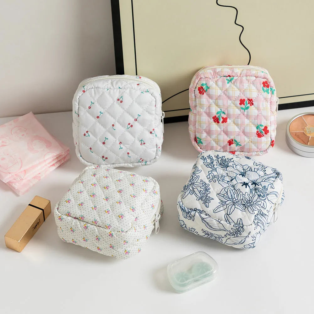 Women's key storage wallet with floral patterns in breathable polyester material