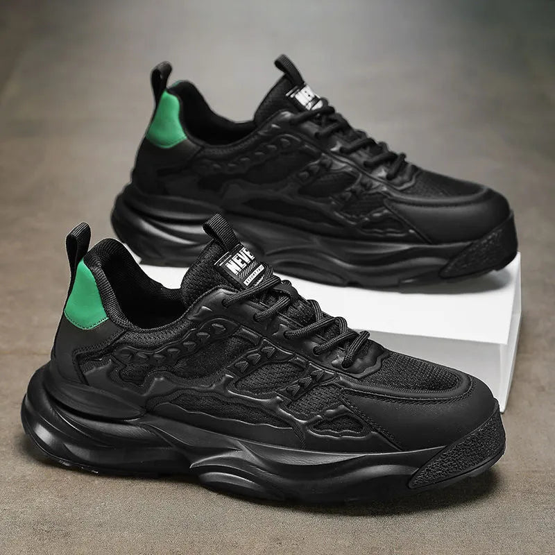 Men's solid colour breathable mesh shoes with round toe in black or white