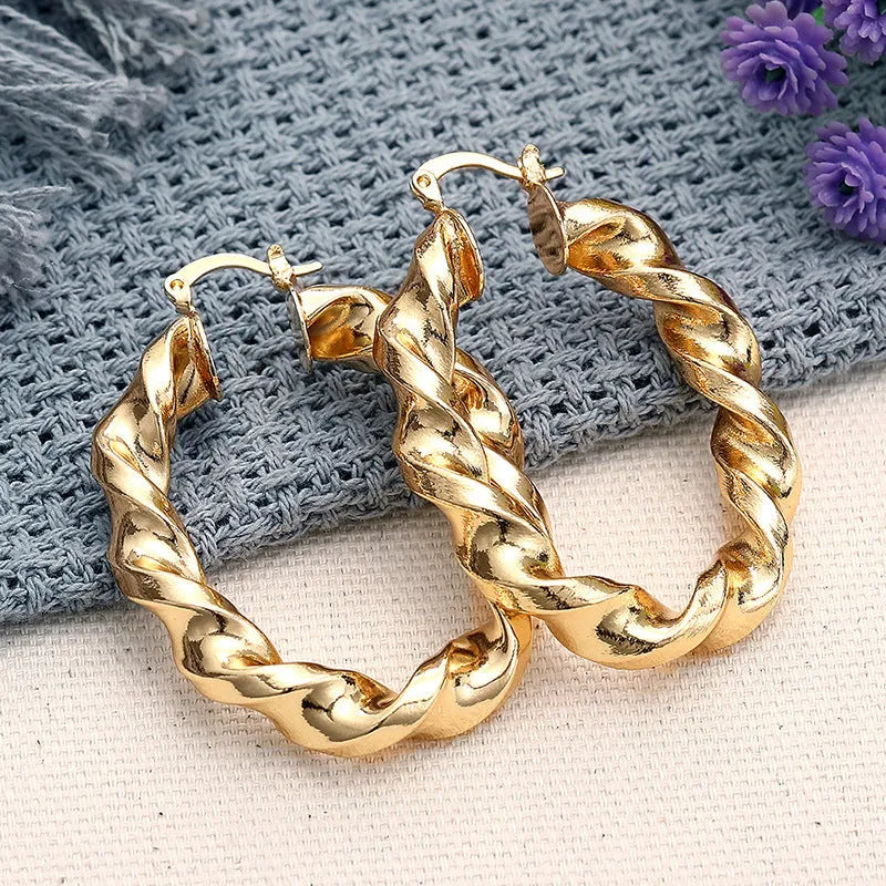 Women's geometric ring design ear clips in electroplated copper with drop-shaped modelling
