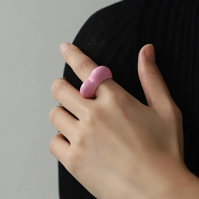 Three-dimensional enamel heart ring in multiple colours on a zinc alloy band.