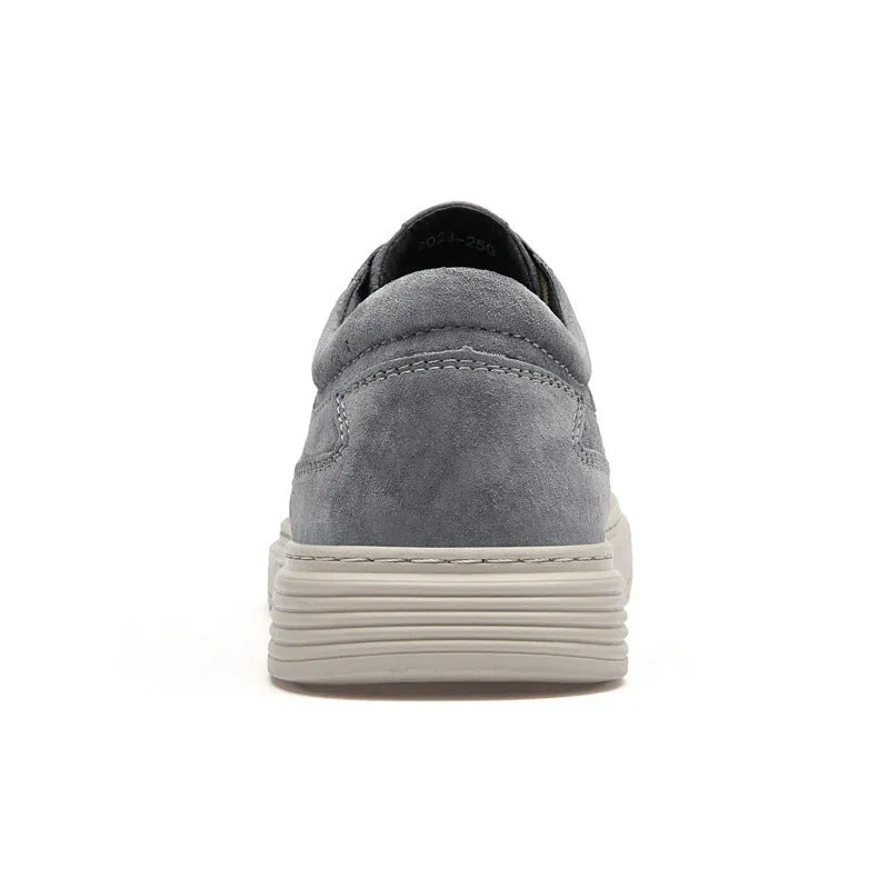 Men's grey casual skate shoes with pigskin upper and rubber sole lace-up design