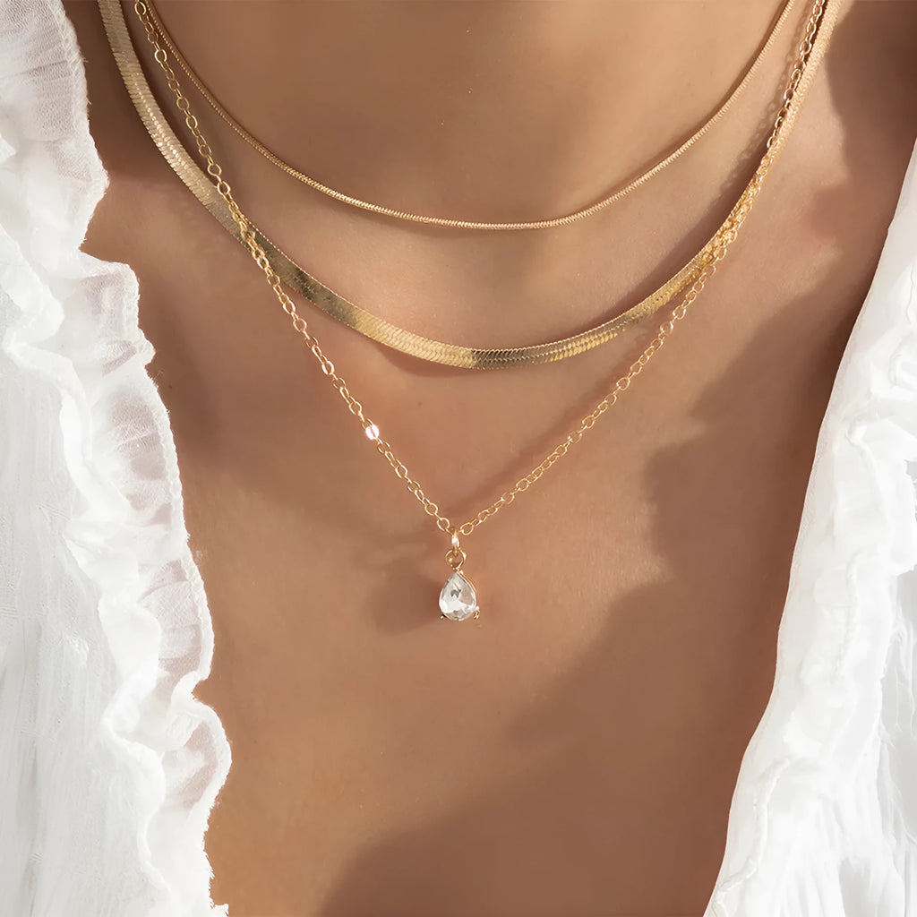 Sweet Cool Simple Metal Niche Water Drop Necklace in gold finish on display