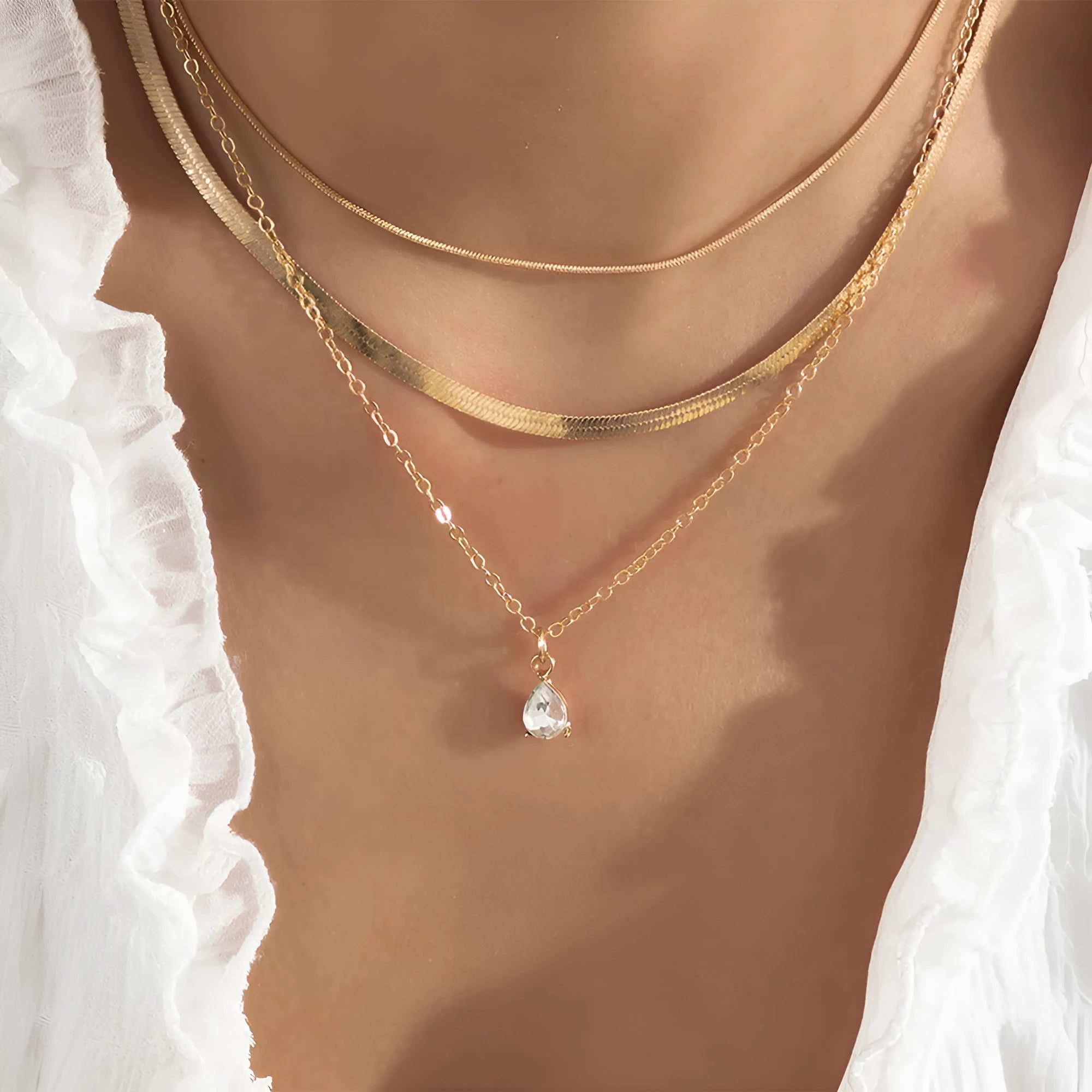 Sweet Cool Simple Metal Niche Water Drop Necklace in gold finish on display