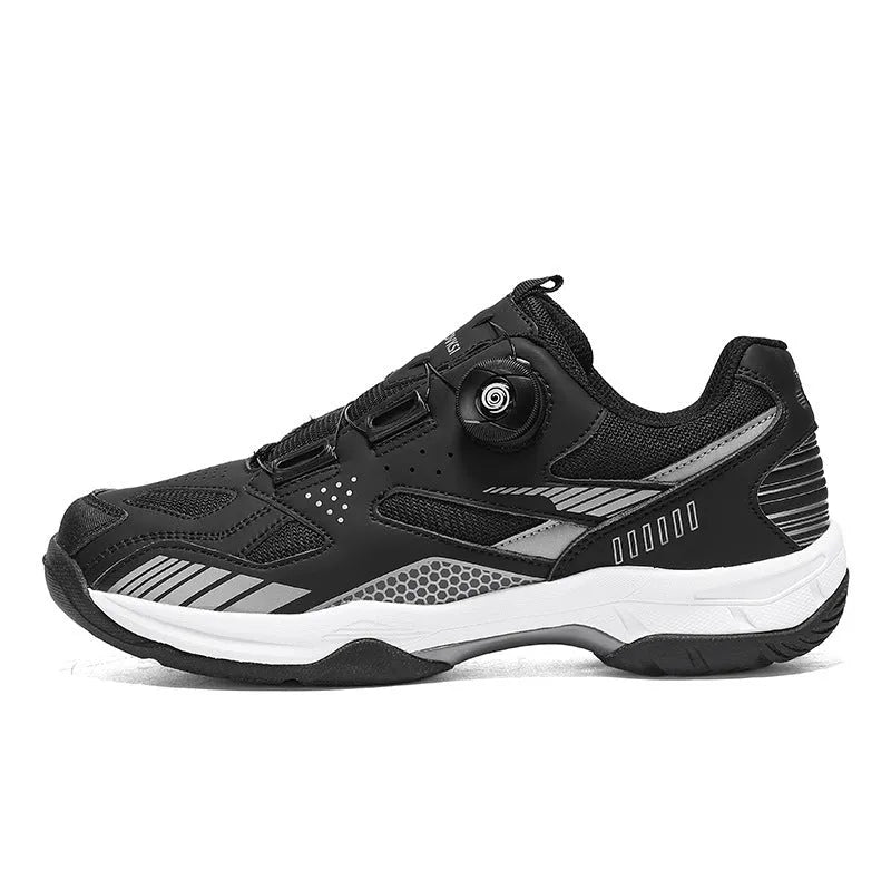 Casual unisex sneaker in microfiber and fabric with round toe and flat heel.