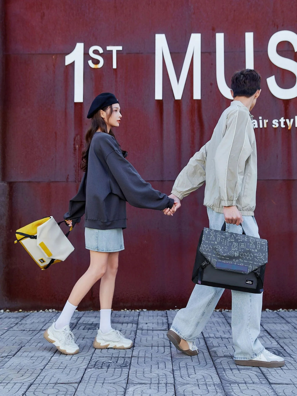 Oxford cloth laptop bag with letter pattern, two size options, water-resistant design for tablets and gaming notebooks
