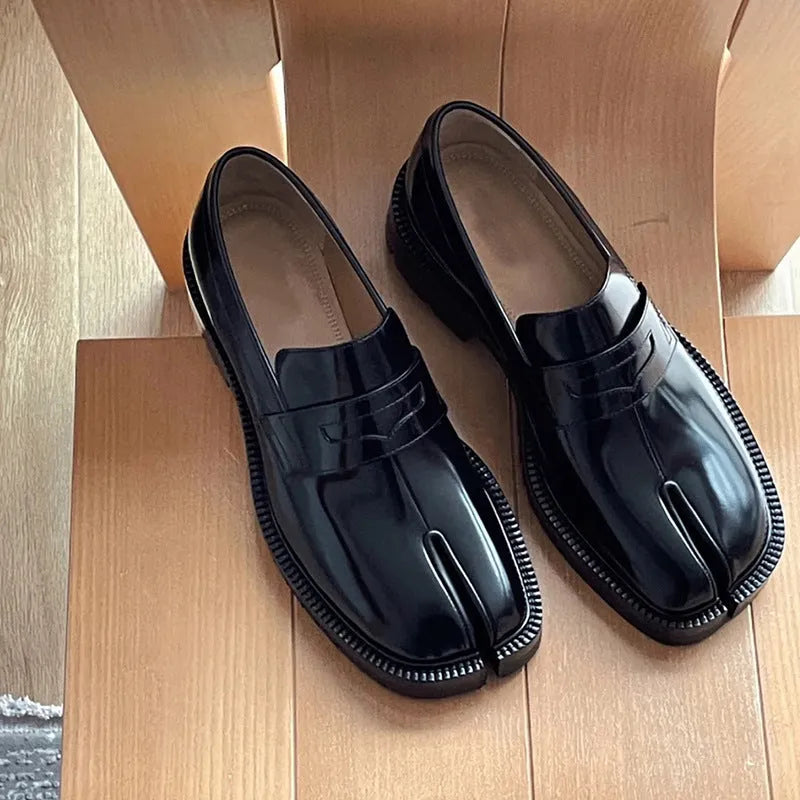 Split-toe slip-on loafers with black microfiber upper, pigskin lining, rubber sole, low 1-3cm chunky heel