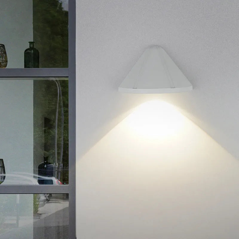 Modern waterproof LED door spotlight 12W warm light in black finish for outdoor wall mounting