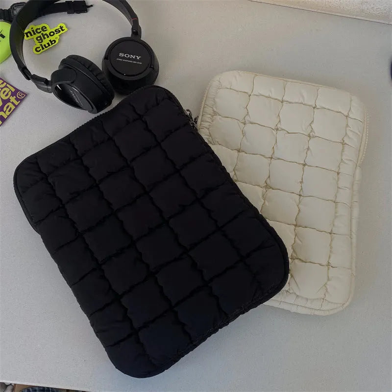 Black nylon laptop storage bag with cloud cotton padding for 15.6-inch computers