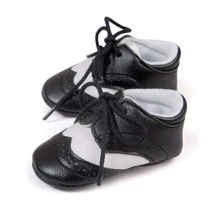 Vintage style baby soft-soled walking shoes in synthetic leather available in four colours