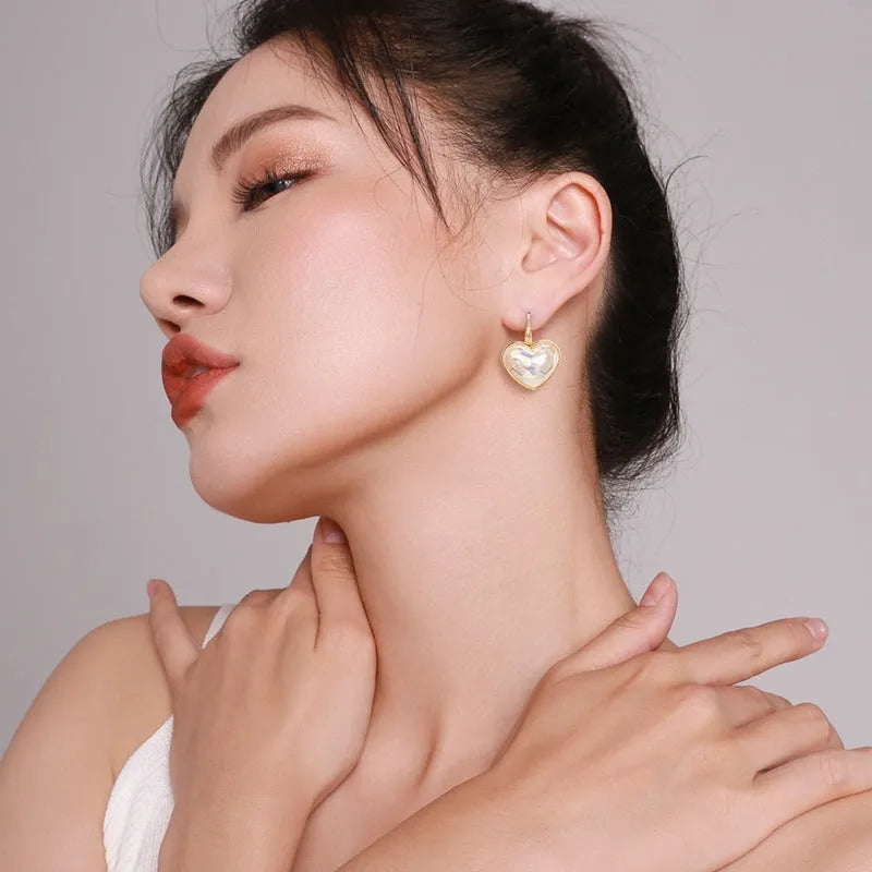 Gold-coloured alloy ear clips for women's summer casual wear