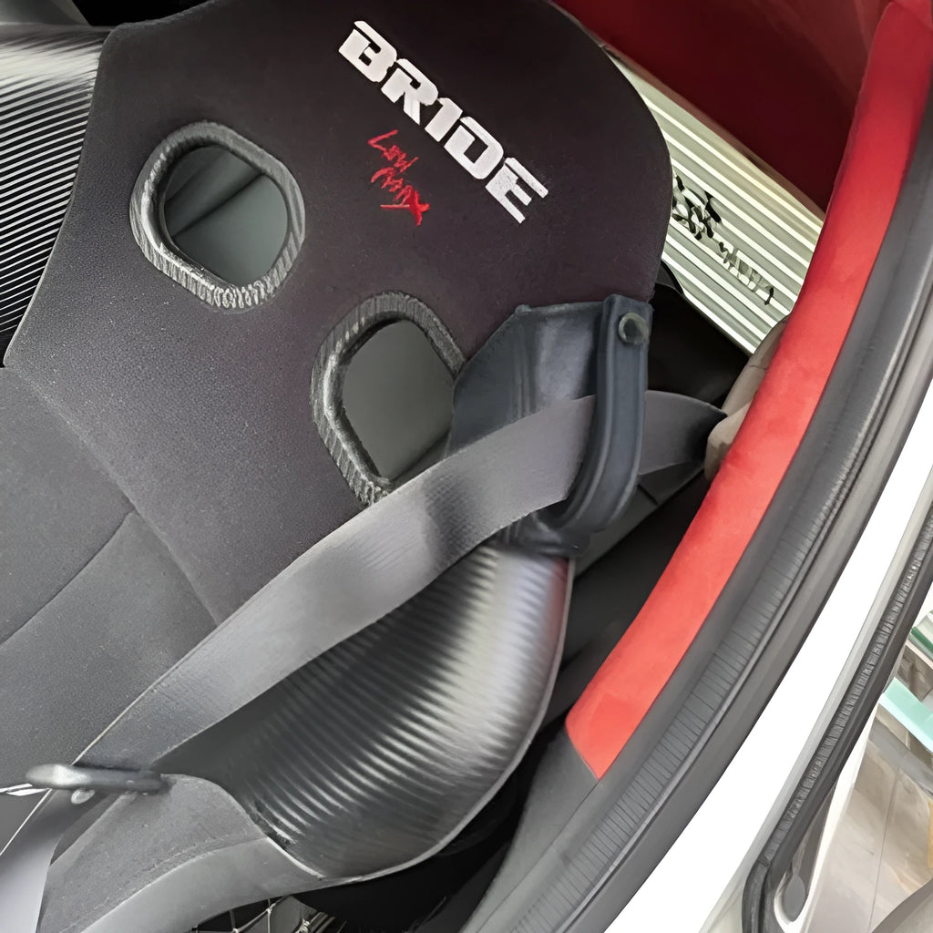 Black leather racing seat belt limit buckle cover with coloured attachment lines for Recaro and Bride seats