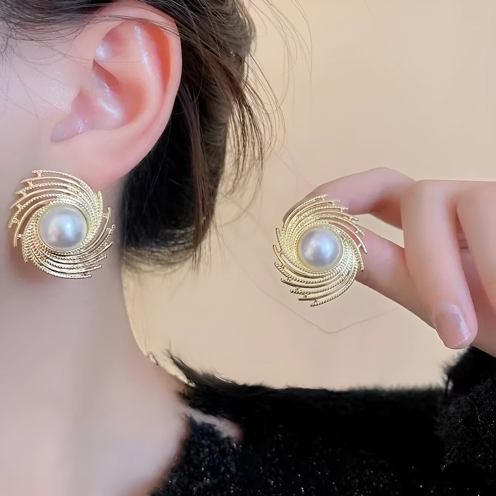 Pearl-coloured vintage flower earrings with irregular design elements on alloy electroplated construction